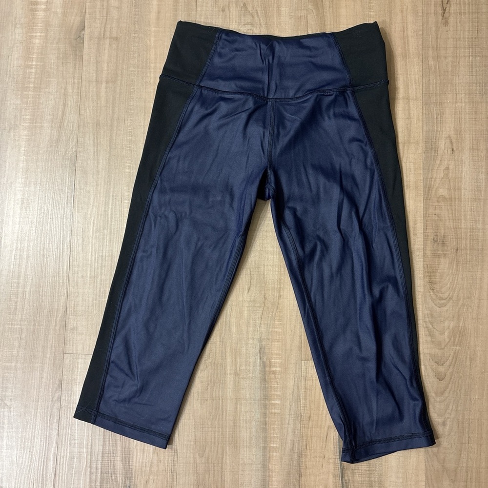 Victoria’s Secret VSX Sport women’s blue and black knee-length leggings